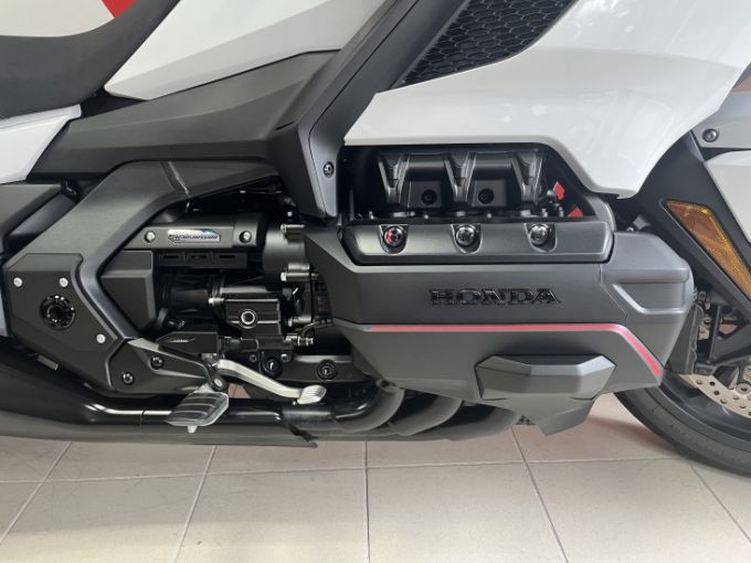 HONDA GoldWing Touring DCT Airbag 4