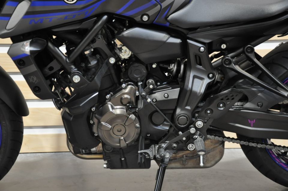 YAMAHA MT-07 (47.5CV) 4