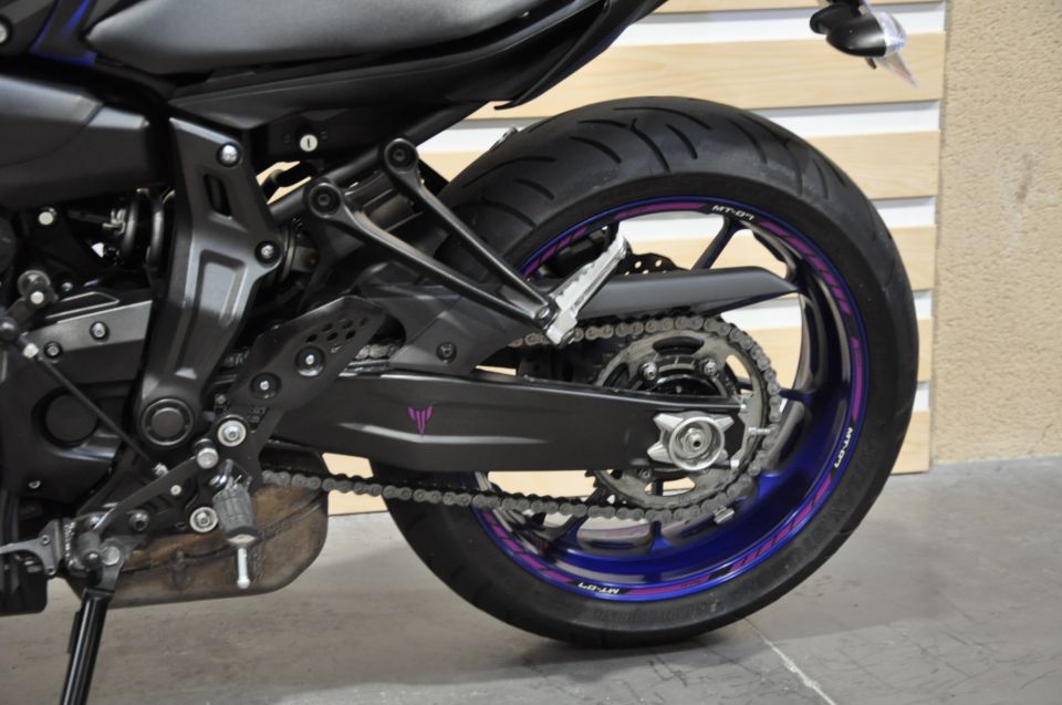 YAMAHA MT-07 (47.5CV) 4