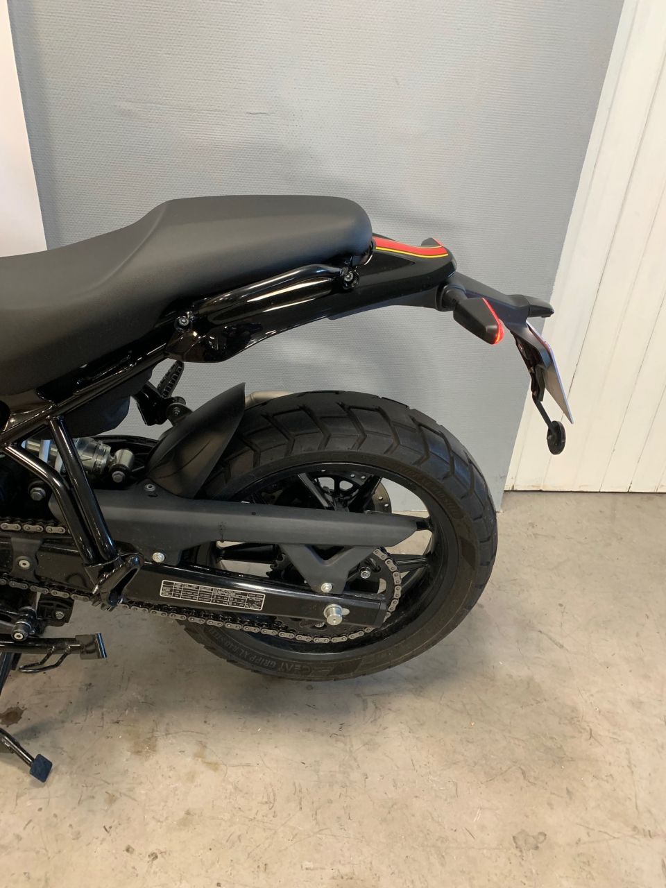 ROYAL ENFIELD Guerilla 450 4