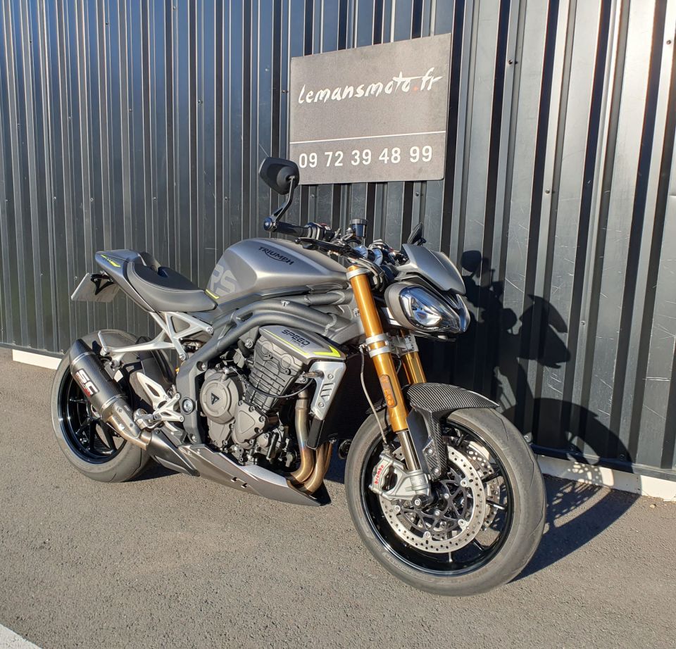 TRIUMPH SPEED TRIPLE 1200 RS 4