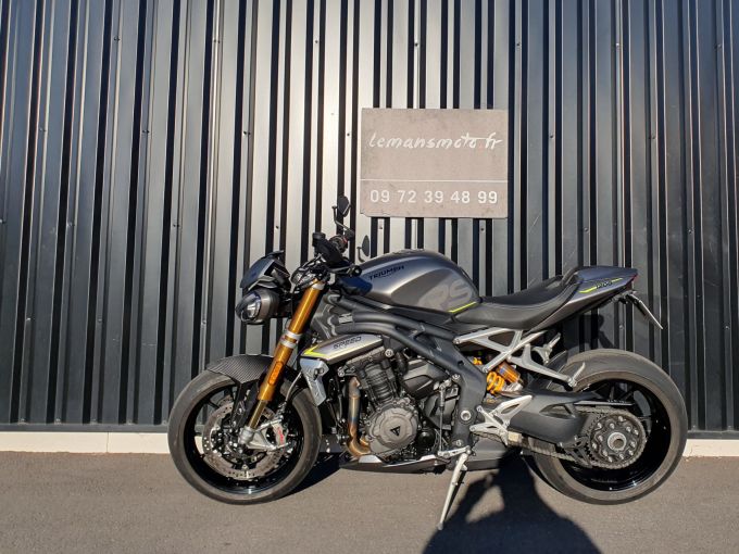 TRIUMPH SPEED TRIPLE 1200 RS 4