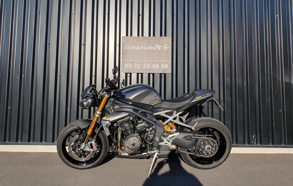 TRIUMPH SPEED TRIPLE 1200 RS 4
