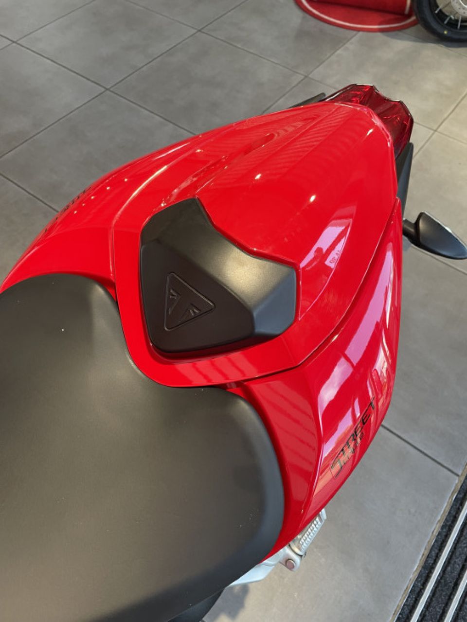 TRIUMPH STREET TRIPLE 765 S  4