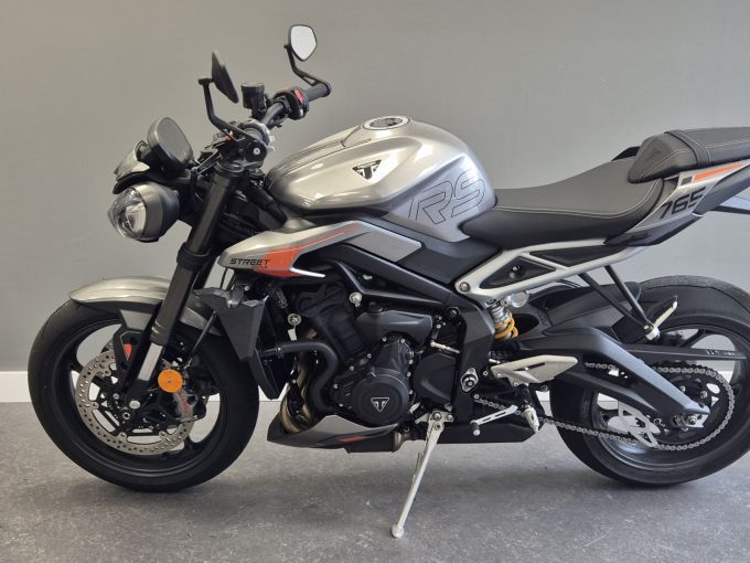 TRIUMPH STREET TRIPLE 765 RS 4