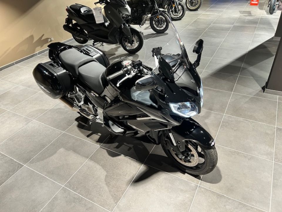 YAMAHA FJR 1300 AE 4