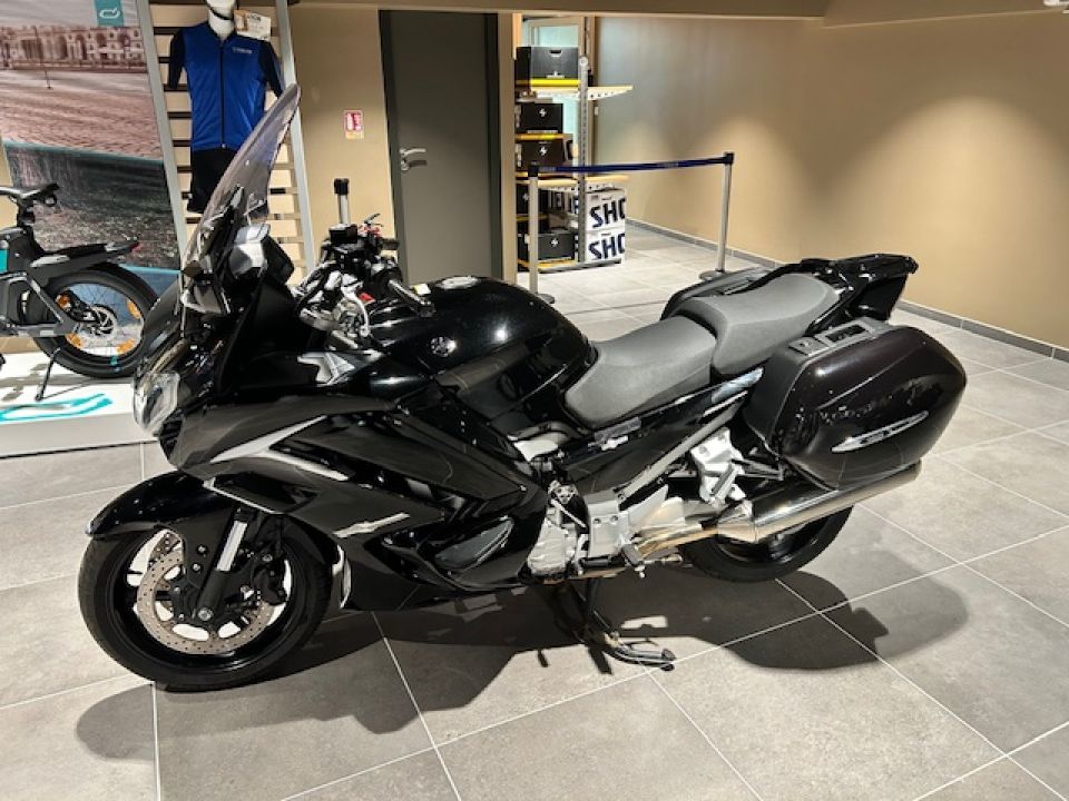 YAMAHA FJR 1300 AE 4