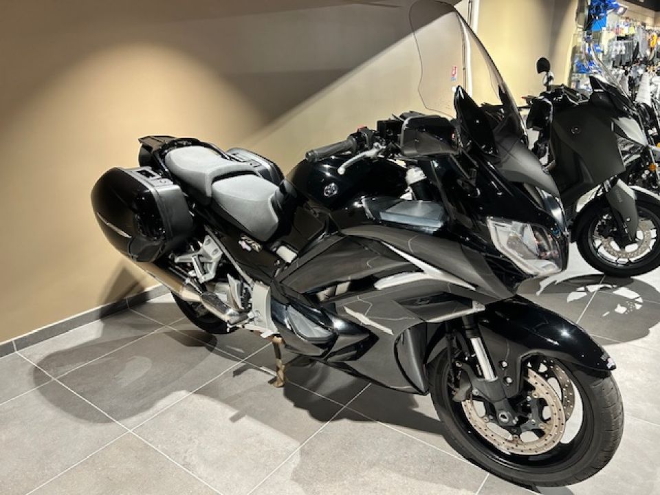 YAMAHA FJR 1300 AE 4