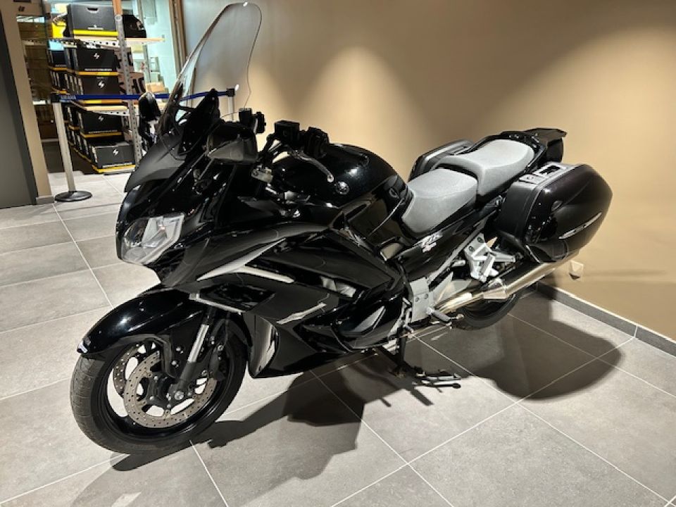 YAMAHA FJR 1300 AE 4