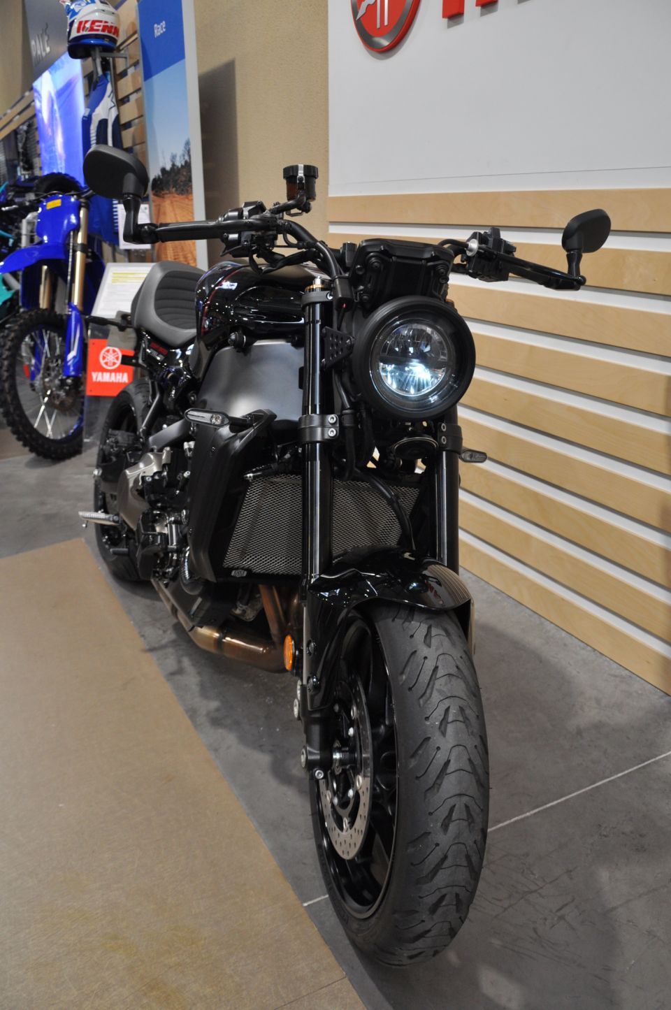 YAMAHA XSR 900 4