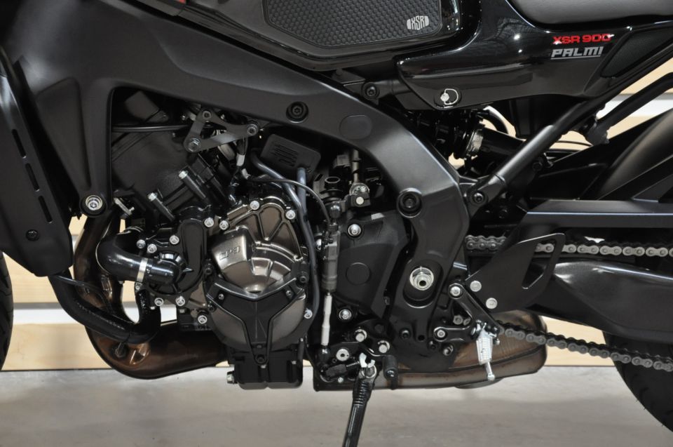 YAMAHA XSR 900 4