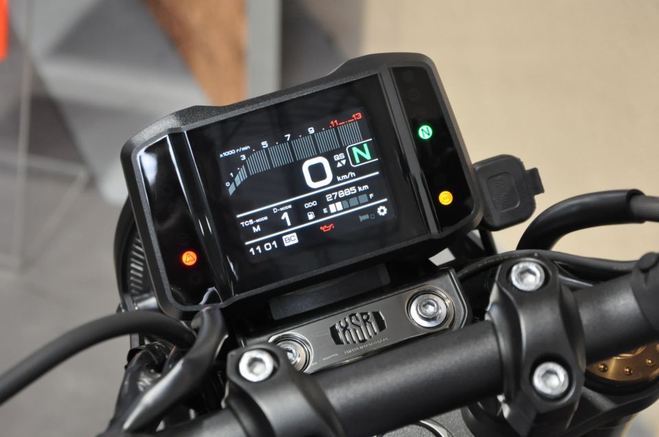 YAMAHA XSR 900 4