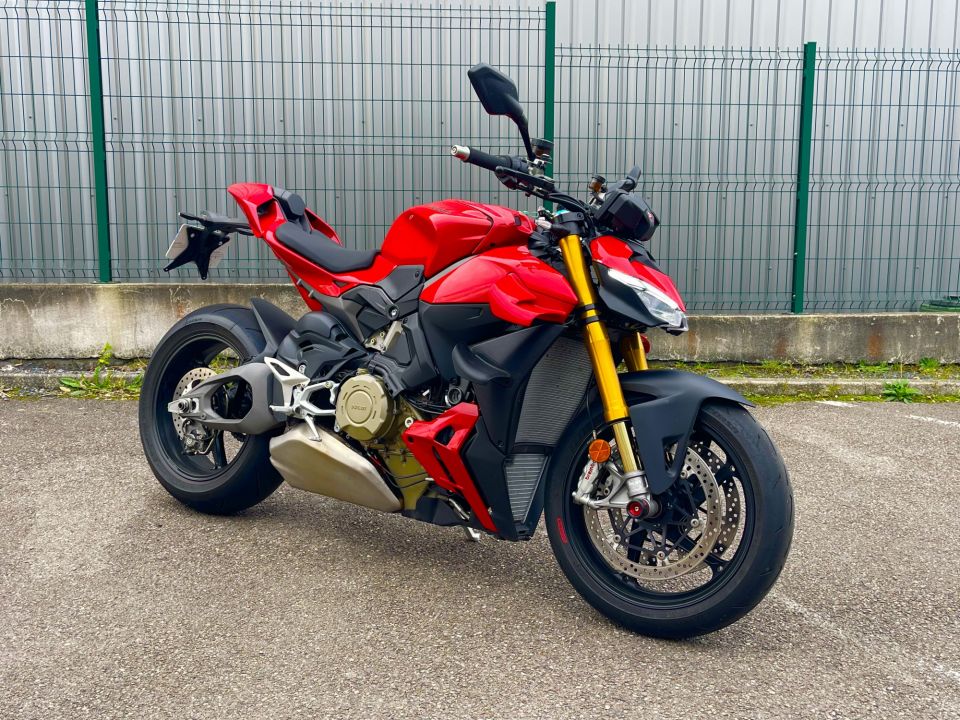 DUCATI STREETFIGHTER V4S 4
