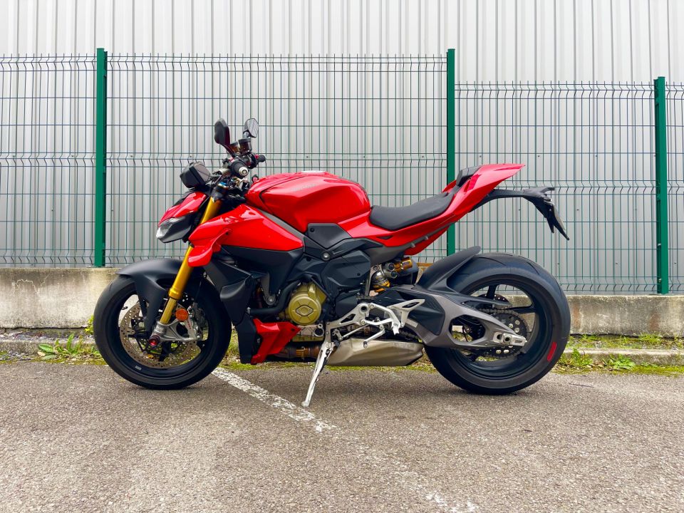 DUCATI STREETFIGHTER V4S 4