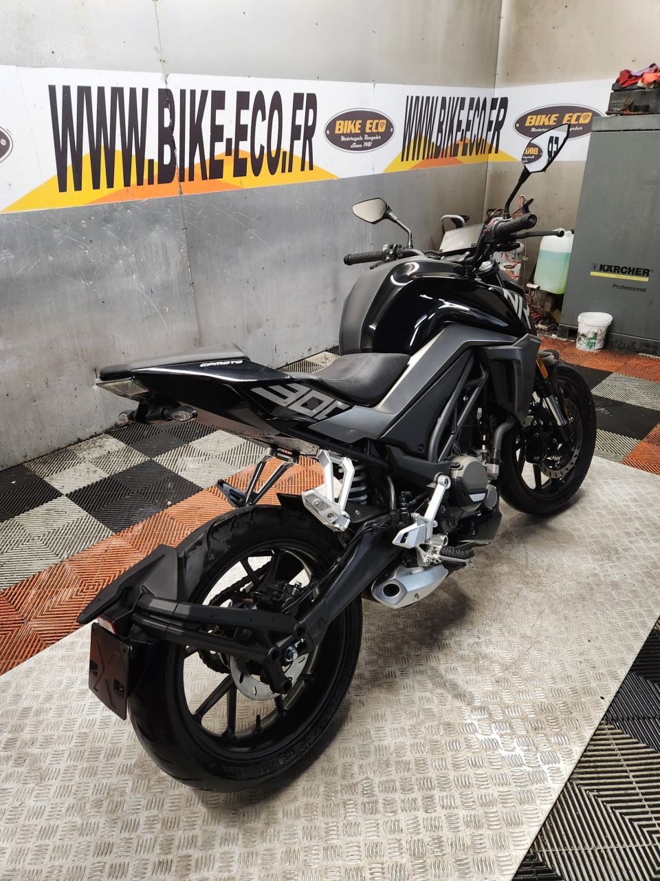 CF MOTO 300 NK 4