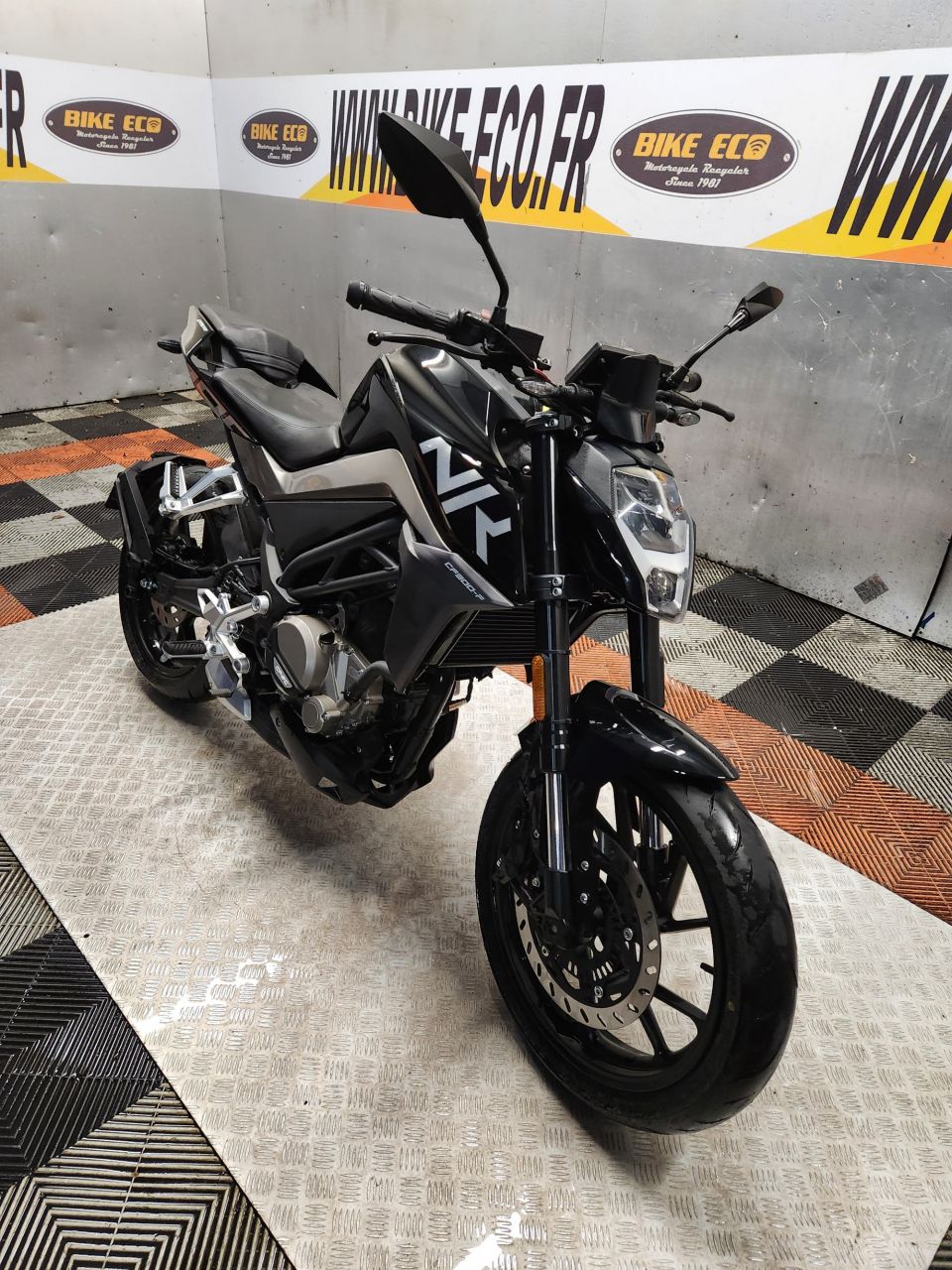CF MOTO 300 NK 4