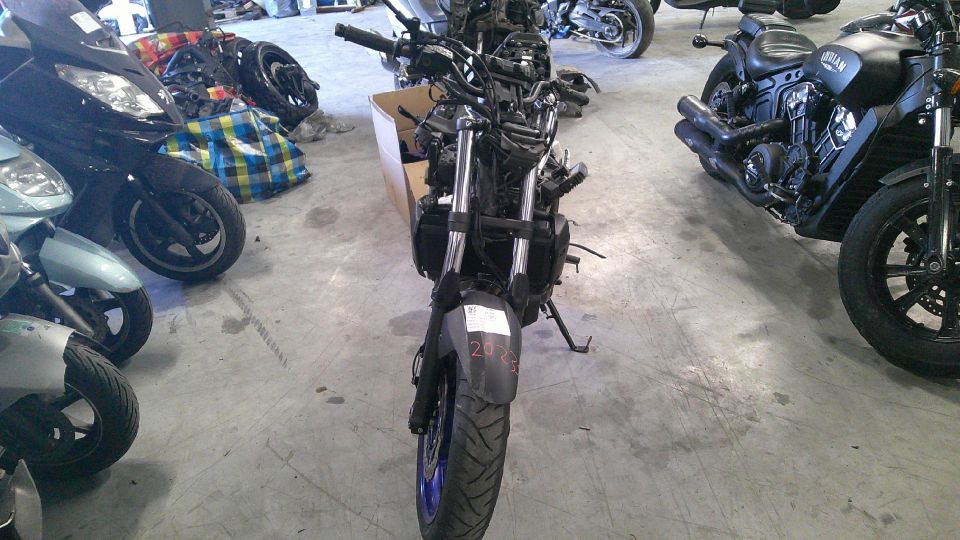 YAMAHA MT-07 4