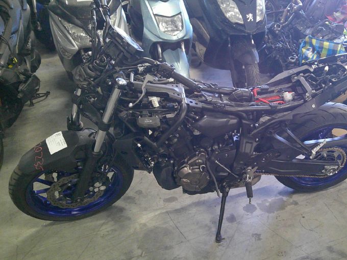 YAMAHA MT-07 4