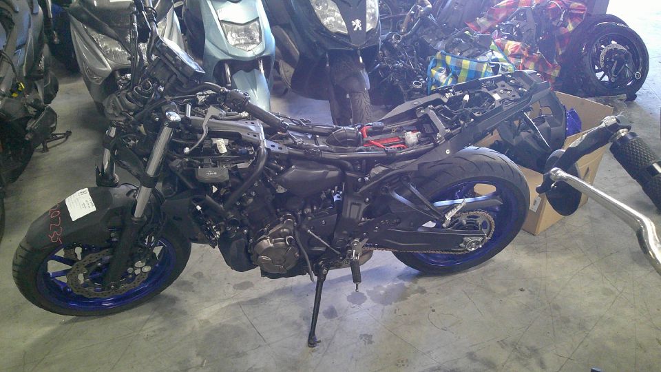 YAMAHA MT-07 4