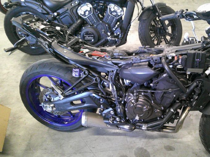 YAMAHA MT-07 4