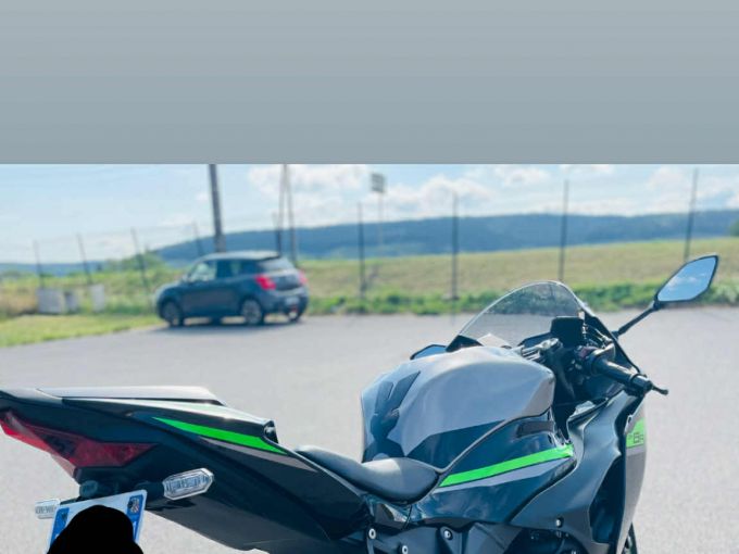 KAWASAKI ZX-6RR 4