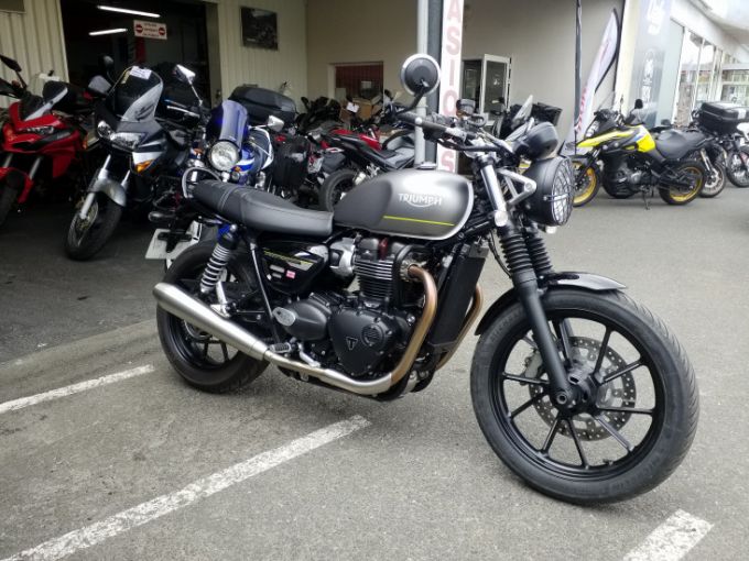TRIUMPH SPEED TWIN 900 4