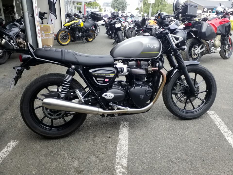 TRIUMPH SPEED TWIN 900 4
