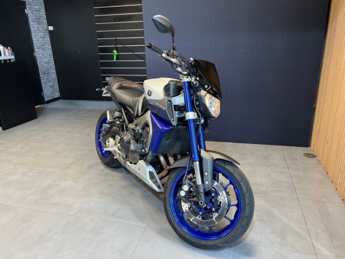 YAMAHA MT-09 4