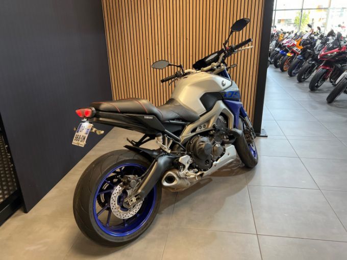 YAMAHA MT-09 4