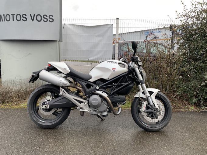 DUCATI MONSTER 696 + 4