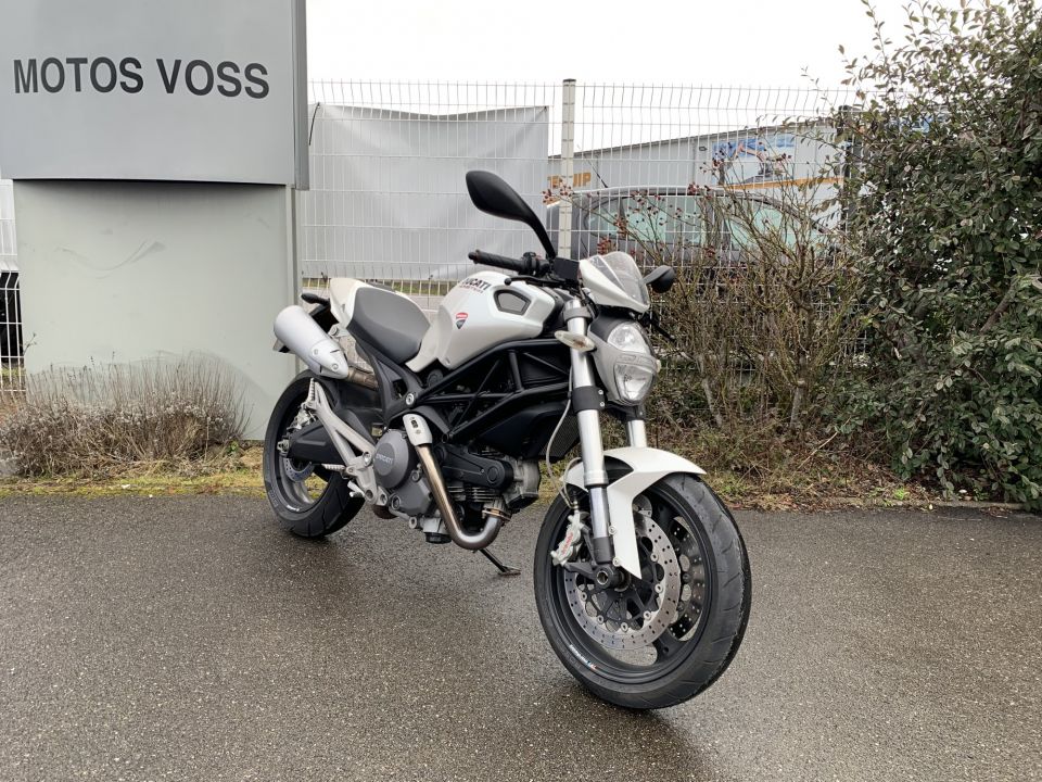 DUCATI MONSTER 696 + 4