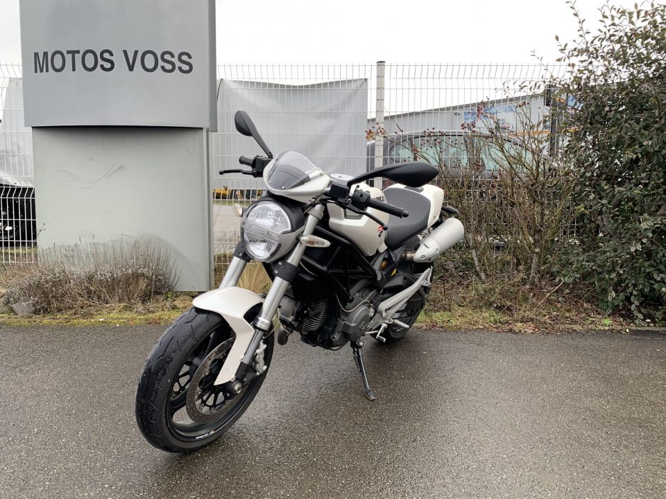 DUCATI MONSTER 696 + 4