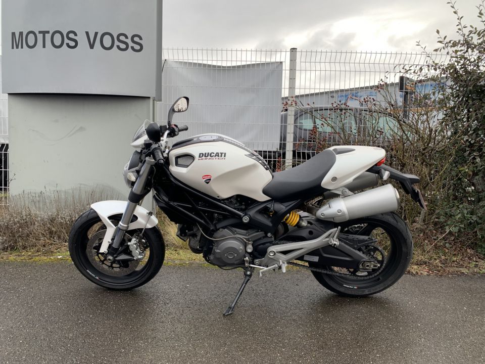 DUCATI MONSTER 696 + 4