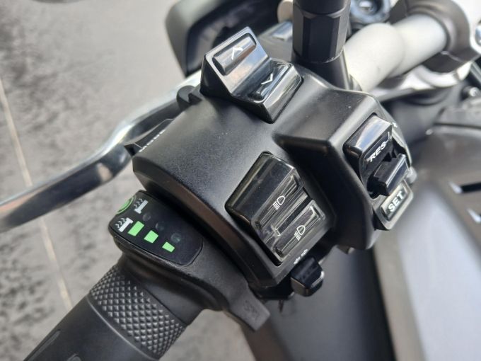 YAMAHA MT-10 SP 4