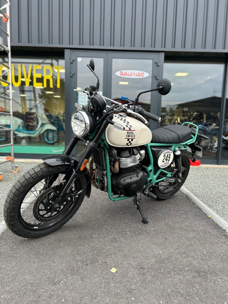 ROYAL ENFIELD BEAR650 4