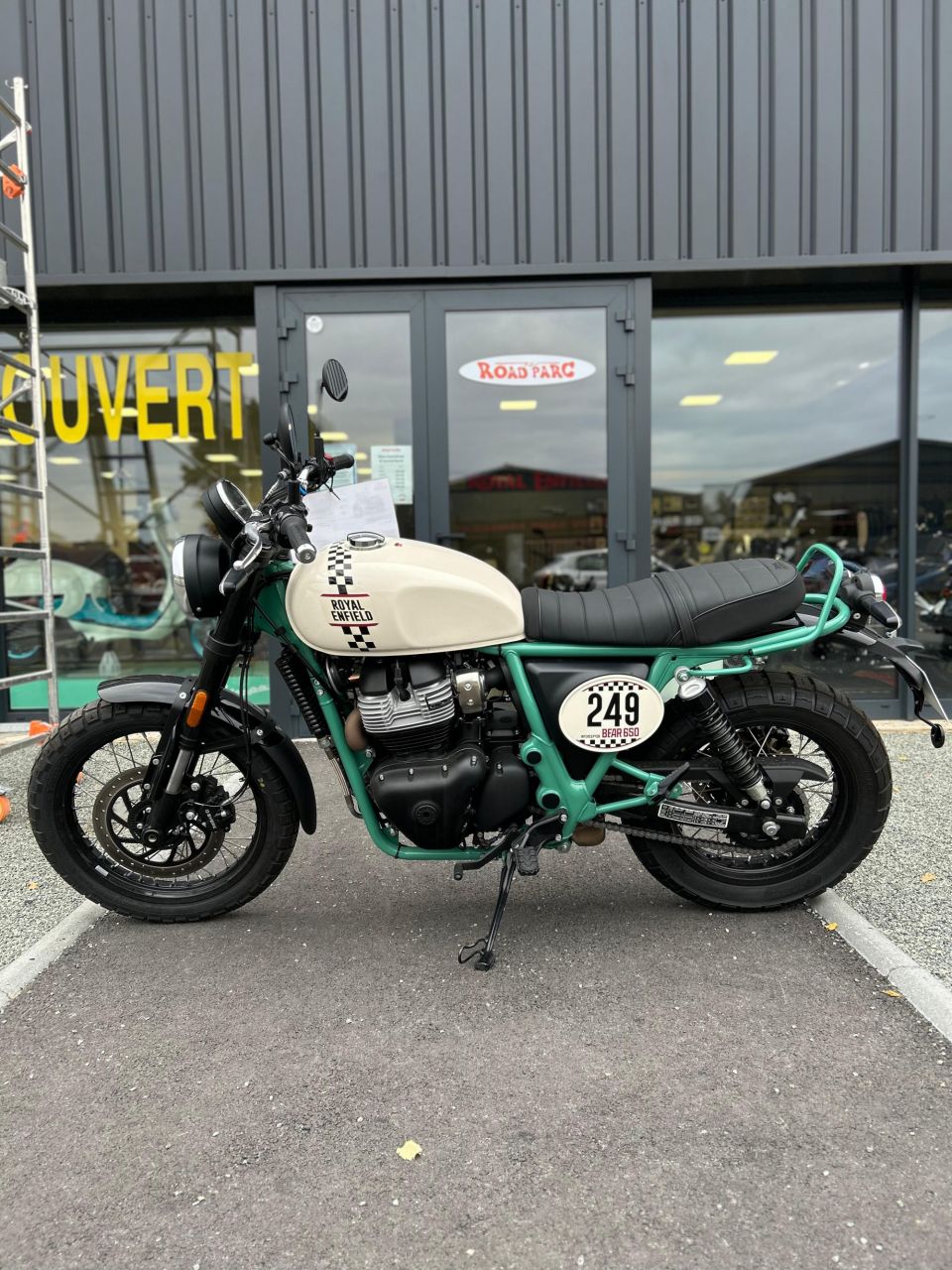 ROYAL ENFIELD BEAR650 4