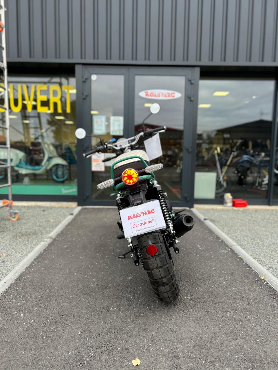 ROYAL ENFIELD BEAR650 4