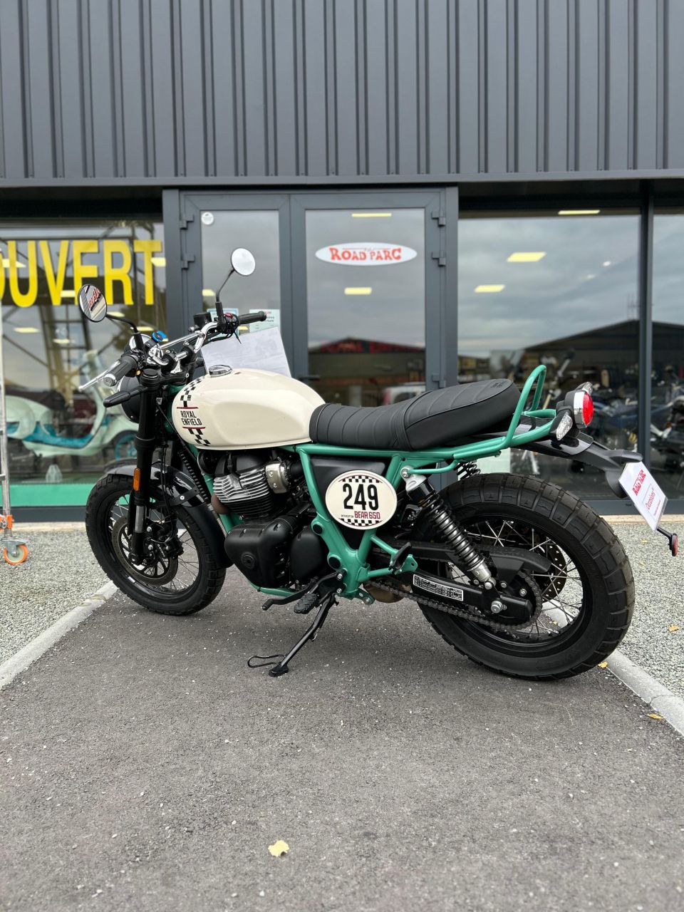 ROYAL ENFIELD BEAR650 4