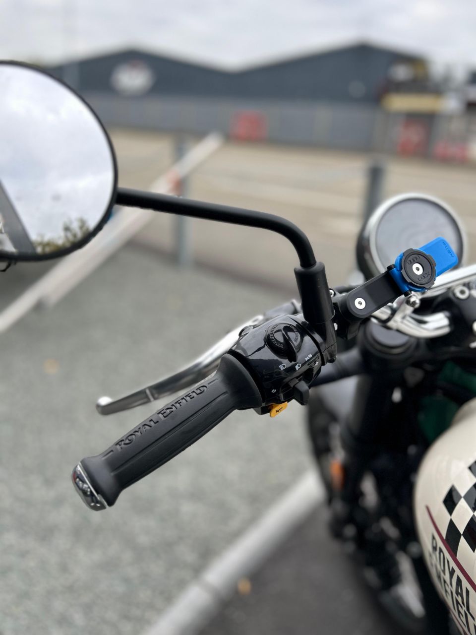 ROYAL ENFIELD BEAR650 4