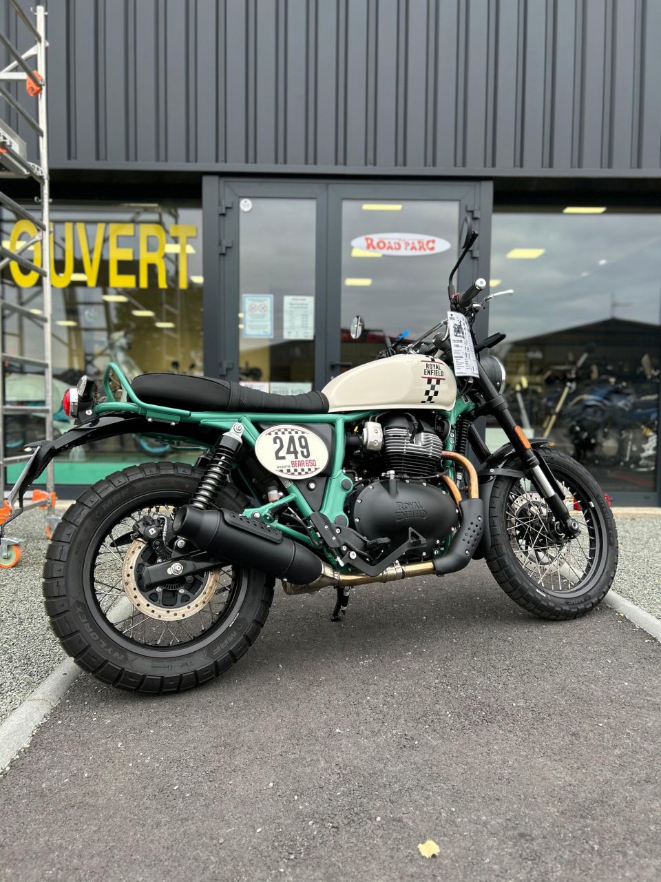 ROYAL ENFIELD BEAR650 4