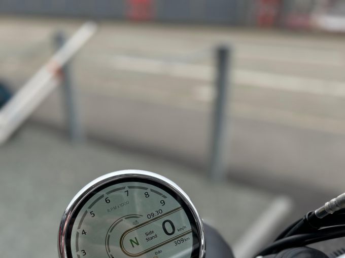 ROYAL ENFIELD BEAR650 4