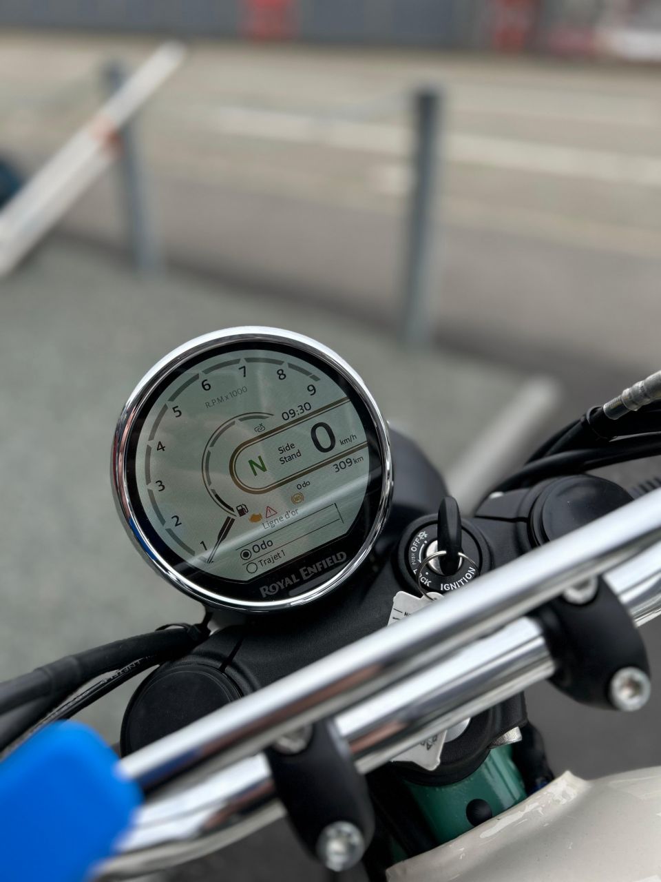 ROYAL ENFIELD BEAR650 4