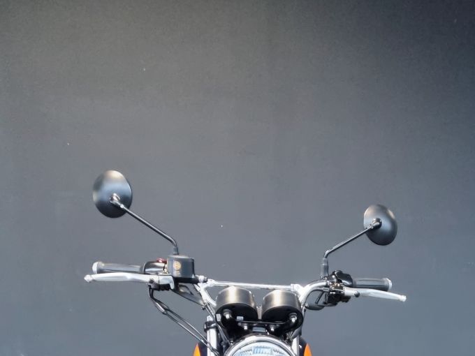 ROYAL ENFIELD INTERCEPTOR 4