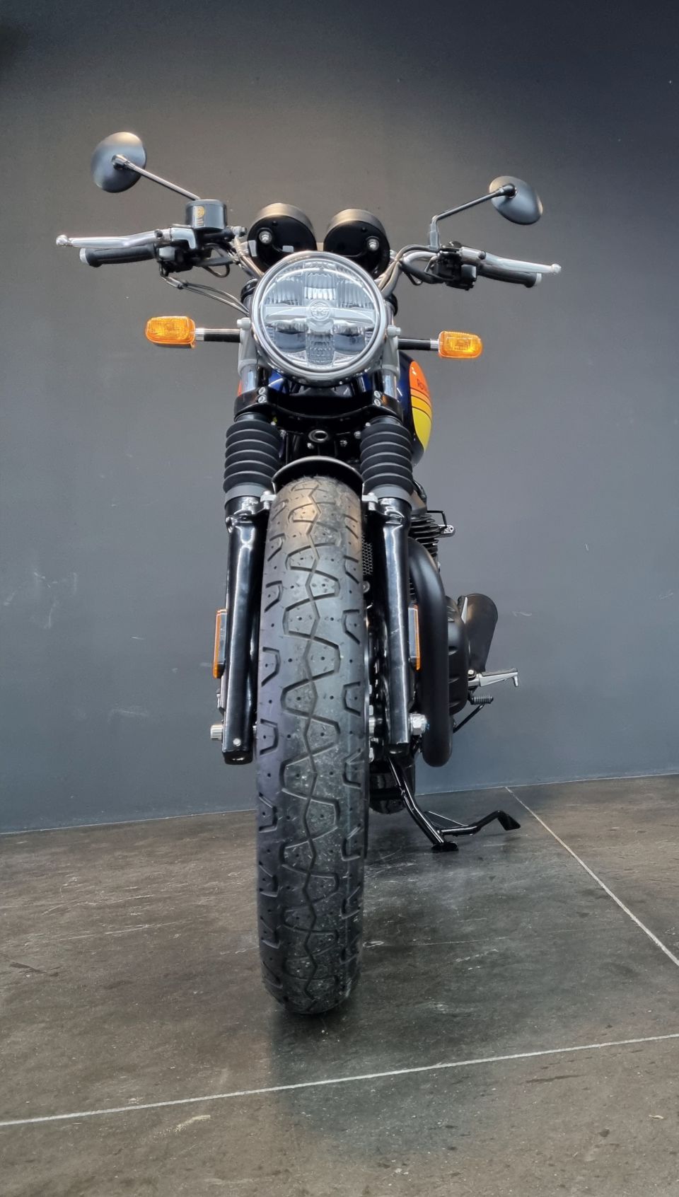 ROYAL ENFIELD INTERCEPTOR 4