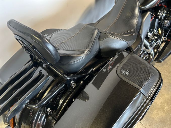 HARLEY-DAVIDSON TOURING ROAD GLIDE 1923 CVO 4
