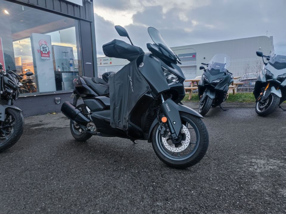 YAMAHA XMAX 300 Tech Max 4