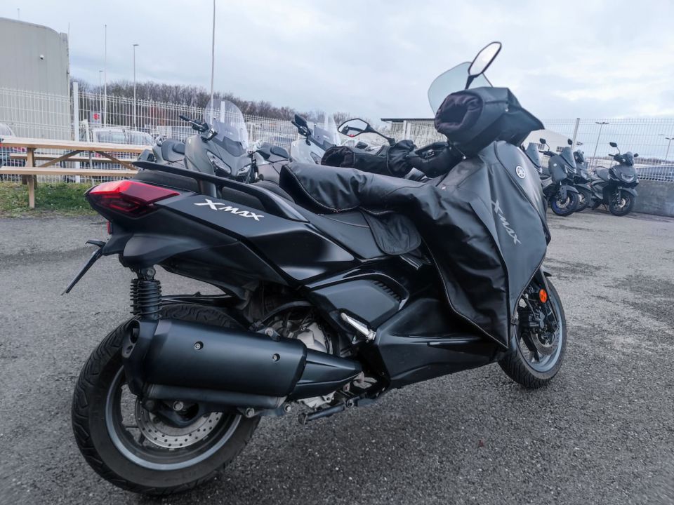 YAMAHA XMAX 300 Tech Max 4