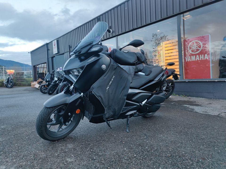 YAMAHA XMAX 300 Tech Max 4