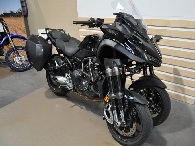 YAMAHA Niken GT 890 4