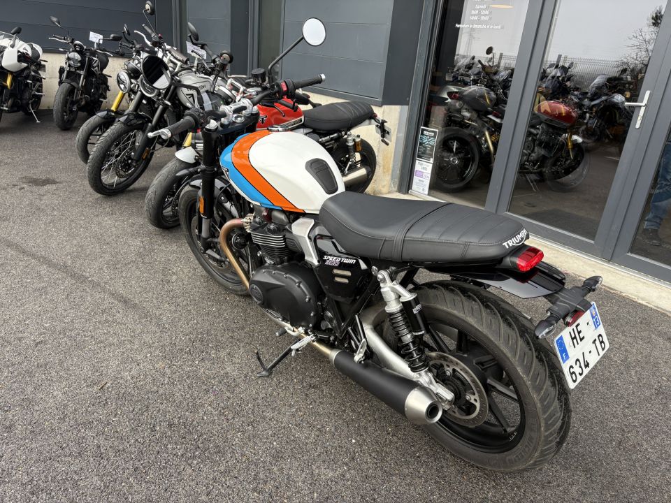 TRIUMPH SPEED TWIN 900 4